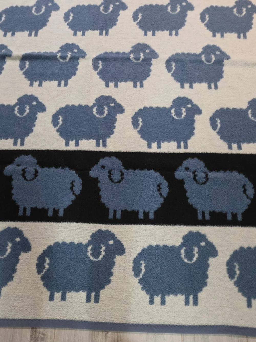 Vintage 80's Crown Crafts Tekstililana Kocevje Sheep Throw Blanket